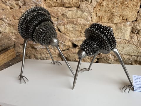 Deux oiseaux en pièces de récupération