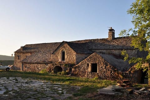 La grande maison dans la lumière du soir